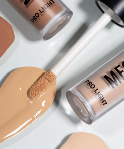 Prolight_concealer_7_2000x.webp