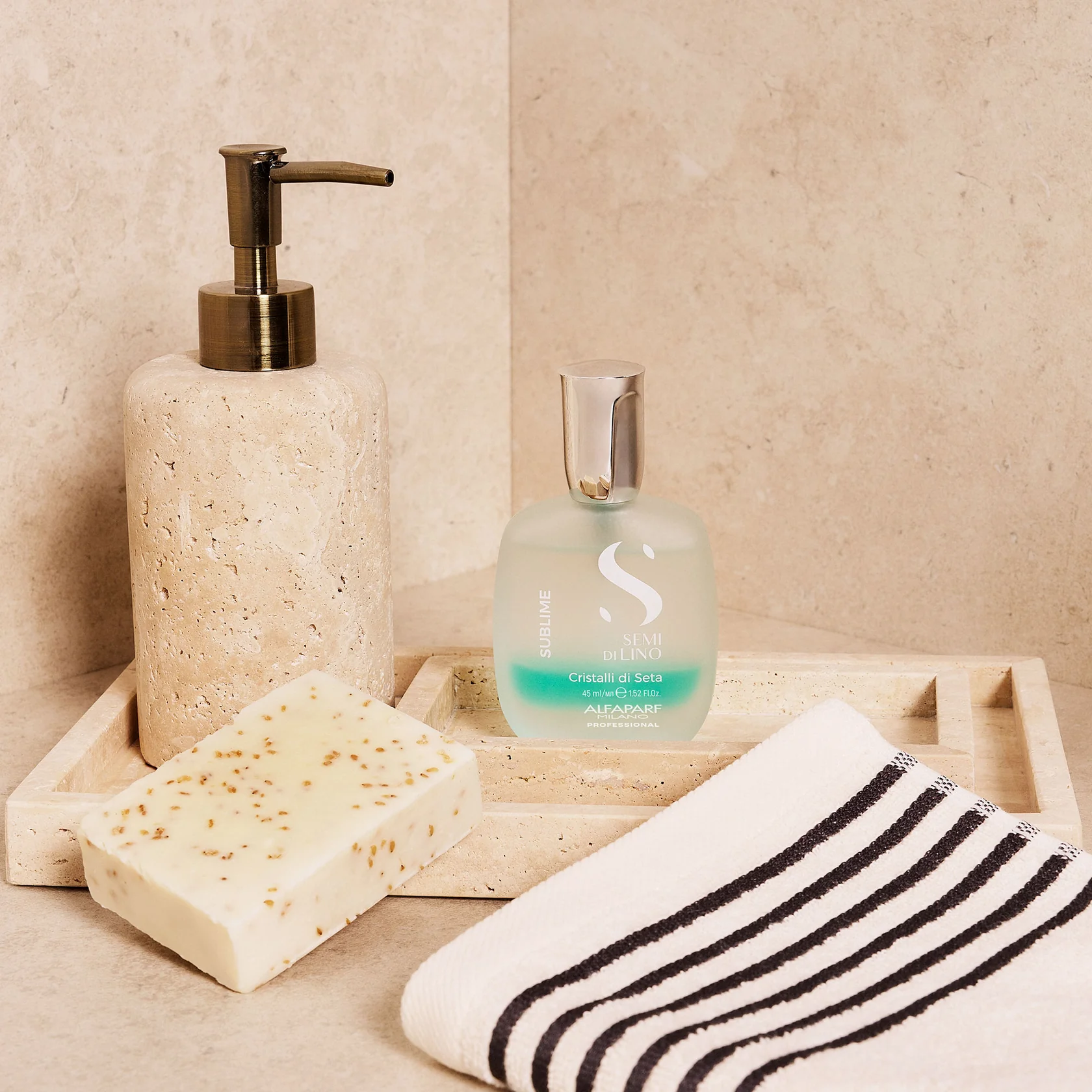 Cristalli_di_seta_Semi_di_Lino_per_tutti_i_tipi_di_capelli.webp